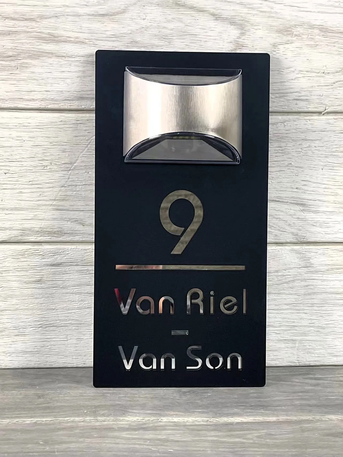 Op Zonne-energie Verlichte Huisnummer met Zwevend Effect Modern Acryl Naambord voor Buiten