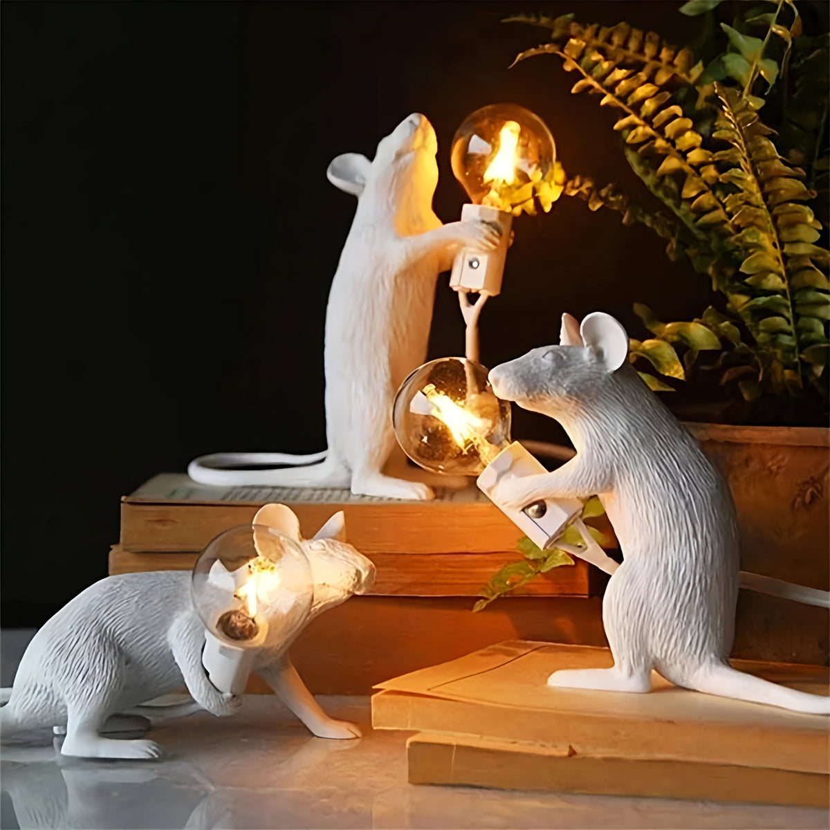 Decoratieve Tafellamp met Dierenfiguur - Hars - Gouden en Witte Muis - E12 - Warme Sfeerverlichting voor Woonkamer Slaapkamer Kantoor