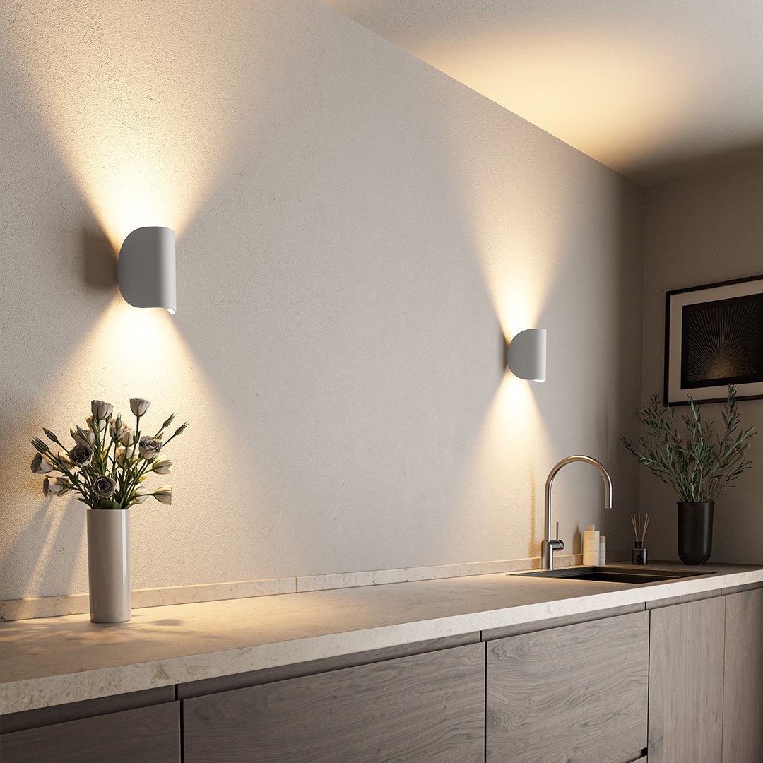 Draaibare LED-wandlamp met verstelbare metalen reflector voor modern interieur