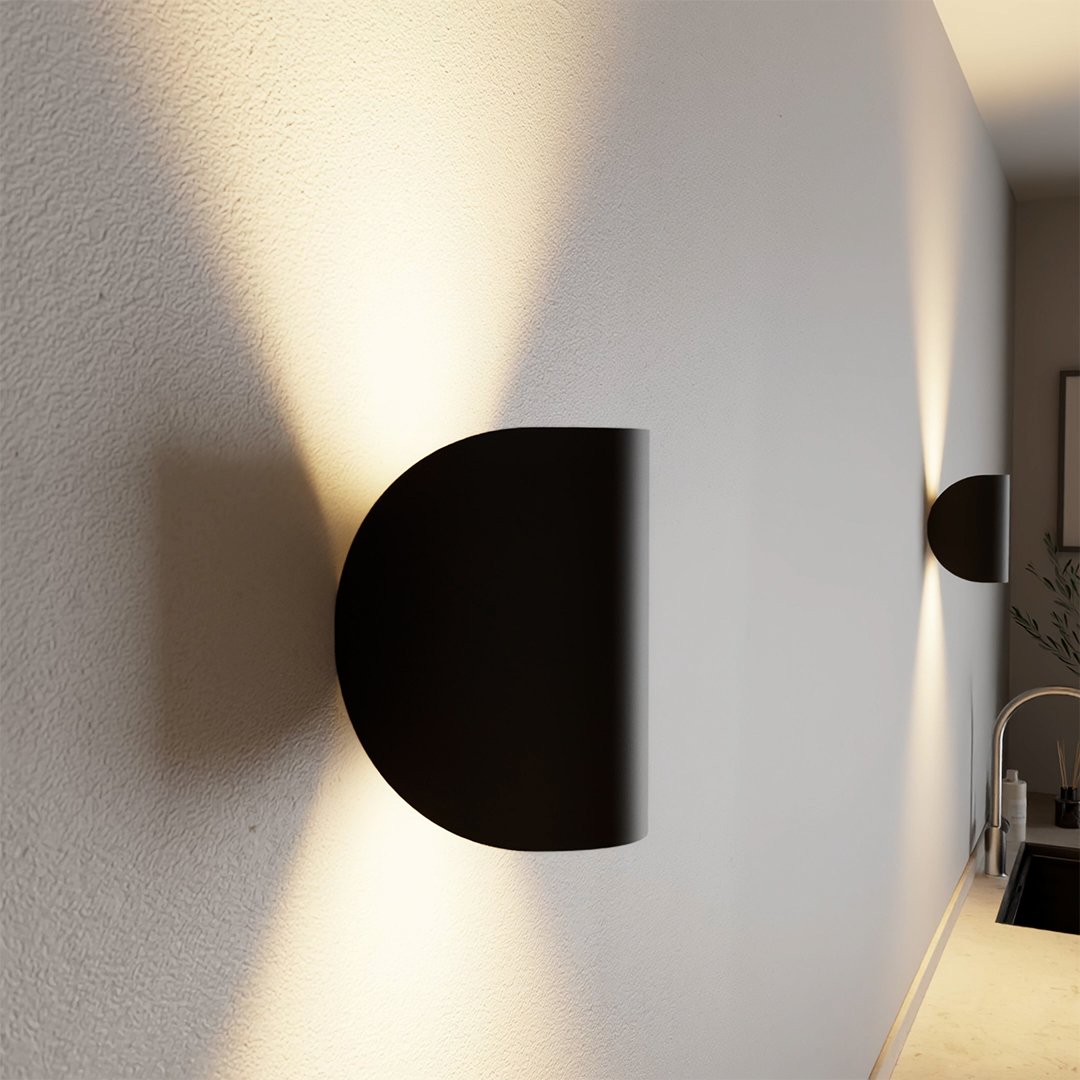 Draaibare LED-wandlamp met verstelbare metalen reflector voor modern interieur