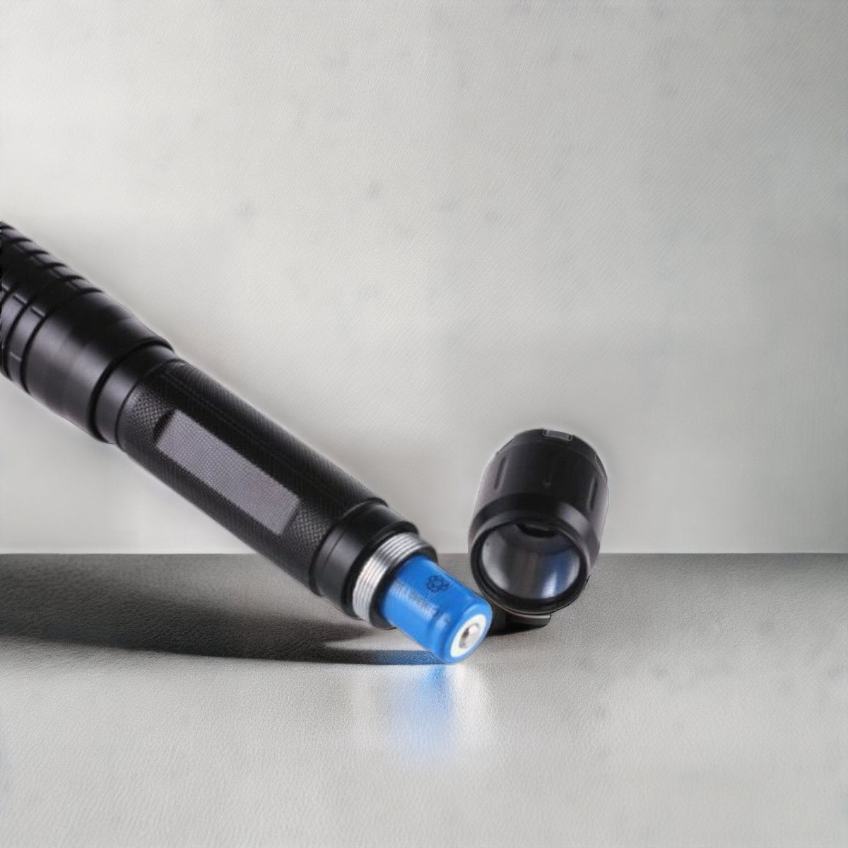 Tactische Laserzoeker 450nm Hoge Intensiteit Verstelbare Focus Aluminium Behuizing 5000m+ Bereik Outdoor Survival Zaklamp Vuurstarter Blauw Laser Compacte Krachtige Lichtstraal