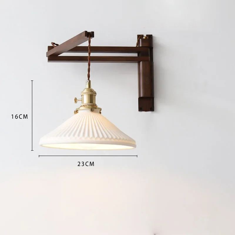 Verstelbare Houten Wandlamp met Keramieke Kap - Landelijke Stijl met Knopschakelaar