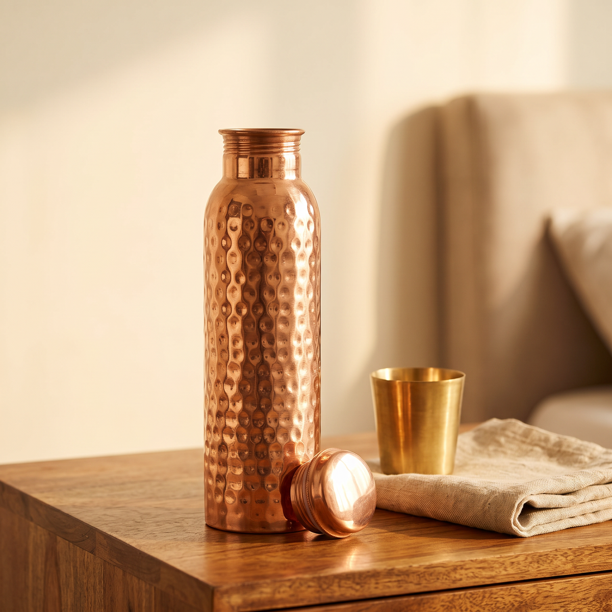 Ayurveda Waterfles Koper 800ML Gehamerd Lekvrij Nachtkastje