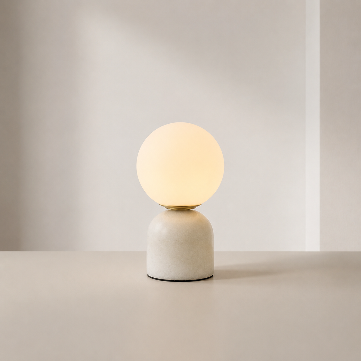 Tafellamp met Marmeren Voet en Matglazen Bol - Warm Wit LED 3000K - Scandinavisch Design voor Nachtkastje