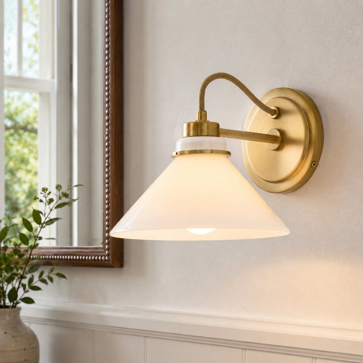 Globe Wandlamp met Gebogen Arm - Moderne Industriële Verlichting voor Badkamer, Slaapkamer en Gang