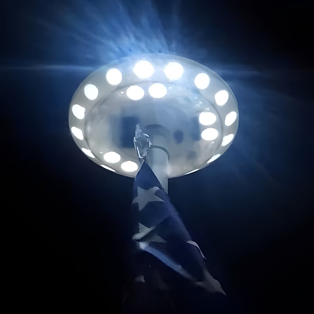 Zonne-energie Vlaggenmasttop LED Verlichting 700 Lumen Wit Licht Waterdicht IP67 Automatisch voor Tuin