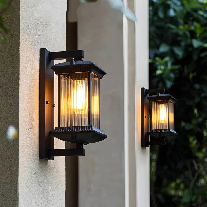 Klassieke Buitenwandlamp met Geribbeld Glas Koffiebruine Afwerking voor Entree Terras Tuin Veranda Balkon