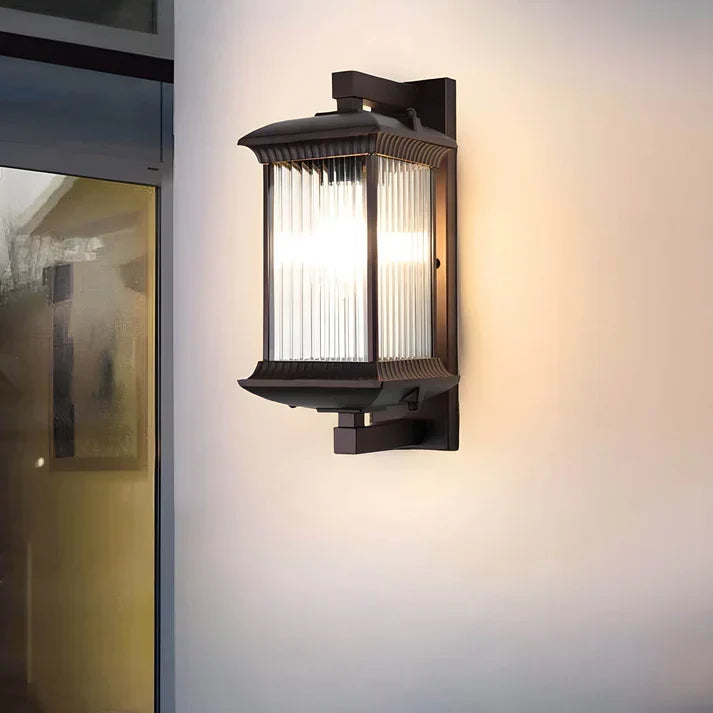 Klassieke Buitenwandlamp met Geribbeld Glas Koffiebruine Afwerking voor Entree Terras Tuin Veranda Balkon