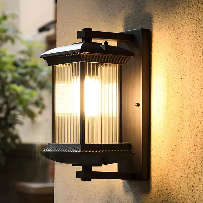 Klassieke Buitenwandlamp met Geribbeld Glas Koffiebruine Afwerking voor Entree Terras Tuin Veranda Balkon