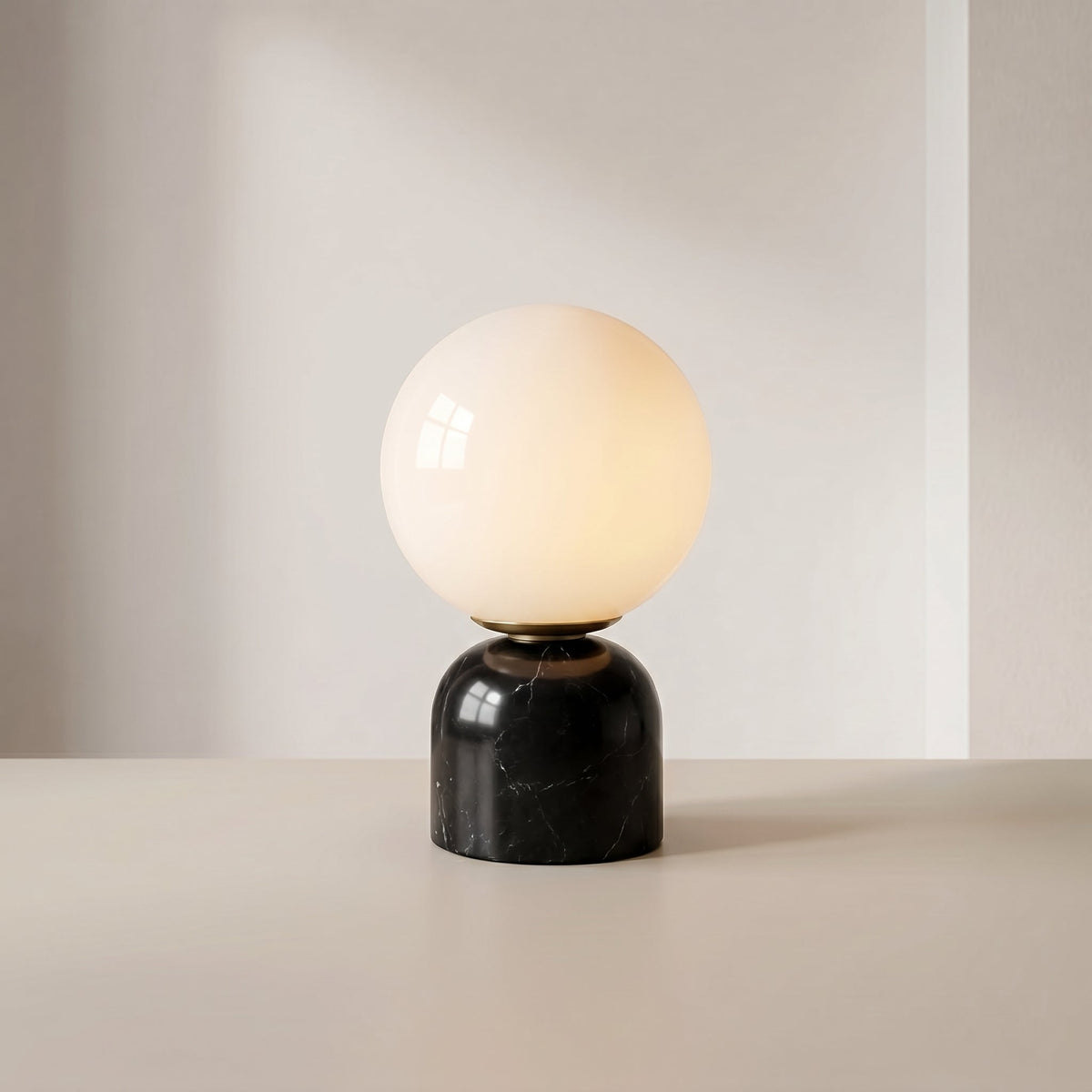 Tafellamp met Marmeren Voet en Matglazen Bol - Warm Wit LED 3000K - Scandinavisch Design voor Nachtkastje