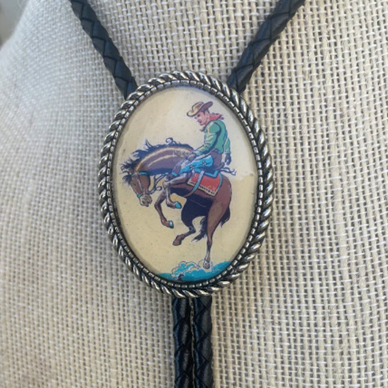 Western Bolo Tie met Kikker en Banjo Motief - Verstelbaar Leren Stropdas voor Authentieke Cowboystijl